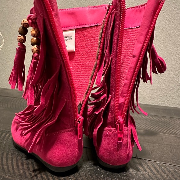 Sitos fuchsia fringe moccasin style zip boot, with bead accent. Baby sz 4 - Picture 6 of 9